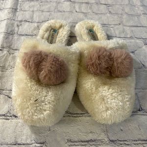 CALISTOGA WOMENS V-FUR POMPOMS MULE STYLE SLIPPERS SIZE 8 CREAM & MAUVE